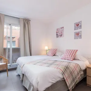 https://apartamentos-cornellalux-2.top-hotels-tarragona.com